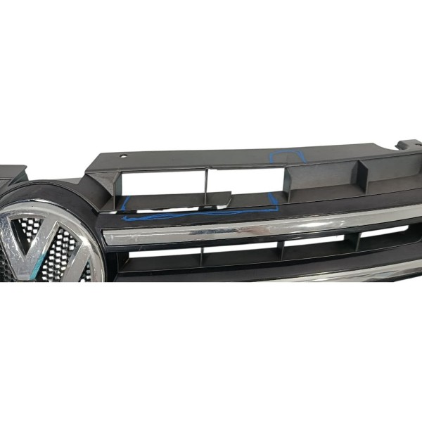 Grade Frontal Vw Touareg 2014 (detalhes Na Fotos) Prateado Brilhante