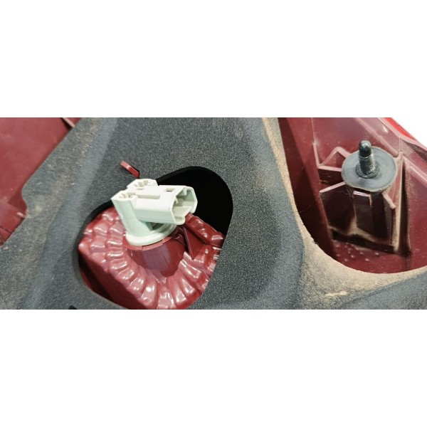 Lanterna Traseira Direita Toyota Rav4 Rav4 2015 Direito/passageiro Vermelho