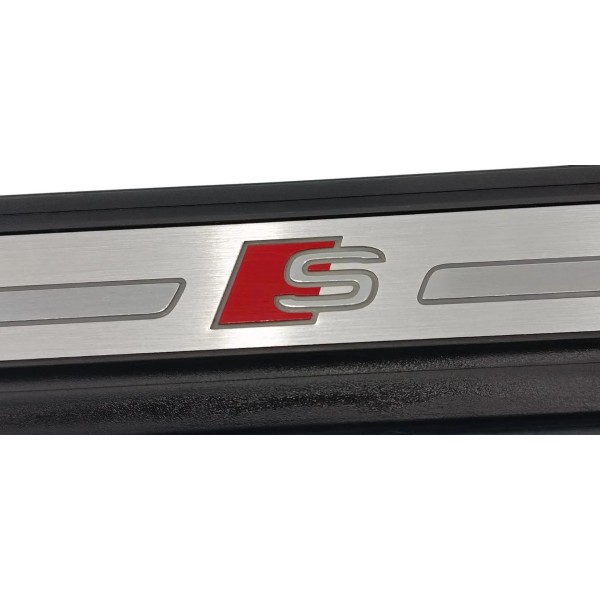 Soleira Dianteira Direita Audi Q5 2.0 Híbrido 2023 80a947418 Preto