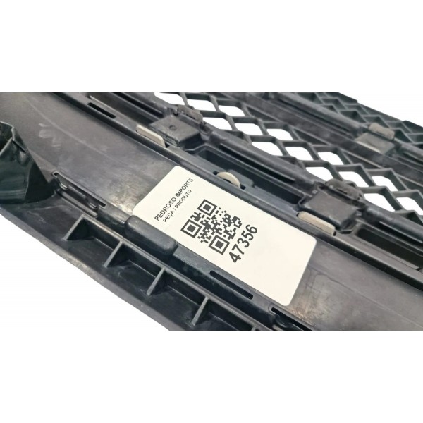 Grade Mercedes Glb 200 2021 (detalhe) Prateado Fosco