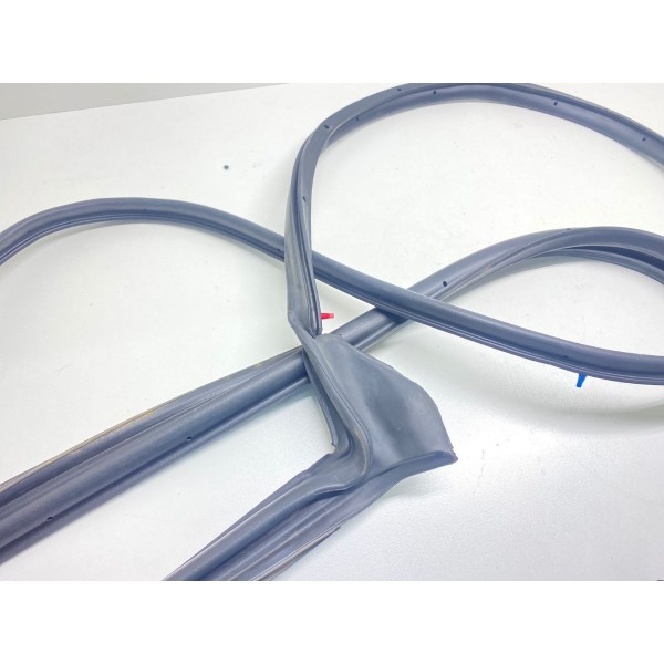 Borracha Externa Porta Dianteira Esquerda Corolla Hybrid 20