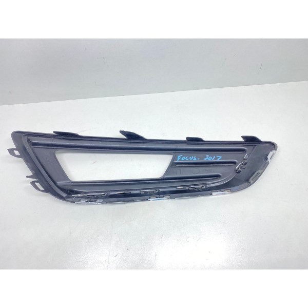 Moldura Farol De Milha Direito Ford Focus 2018  F1eb15a299b Preto Direito