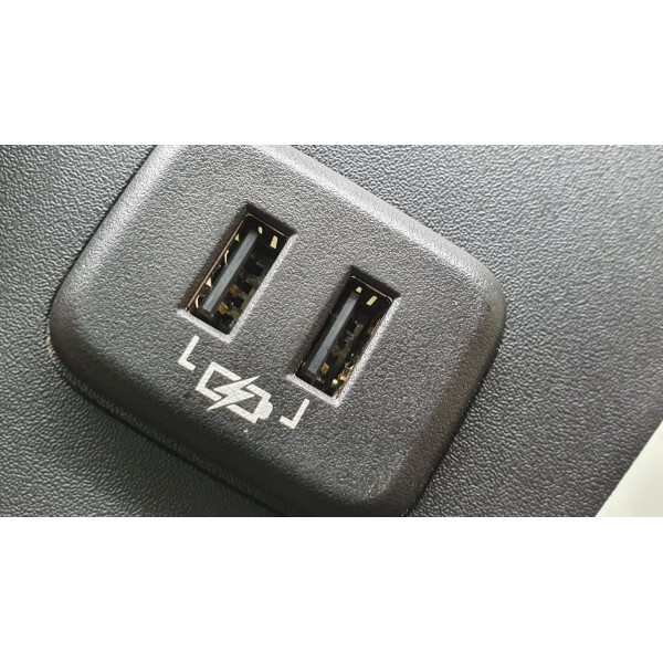 Acabamento Com Carregador Traseiro Entrada 12v Equinox 2019