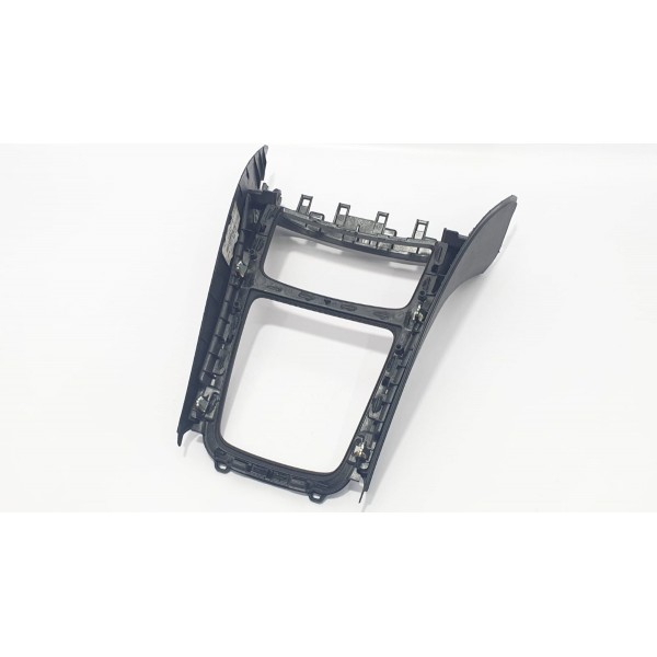 Moldura Console Central Mercedes Benz A200 2015 Com Detalhes