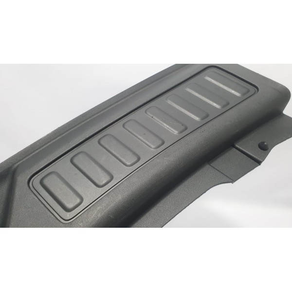 Acabamento Tampa Traseira Land Rover Discovery 2015 C/ Det