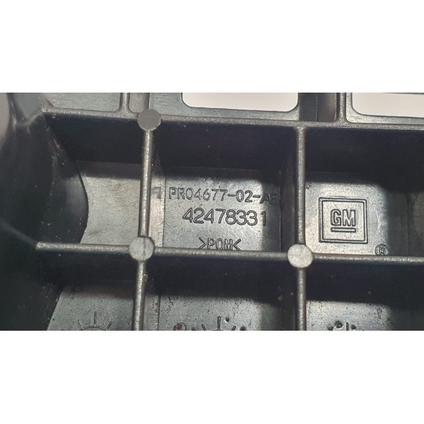 Guia Parachoque Dianteiro Direito Chevrolet Tracker 1.4t 17