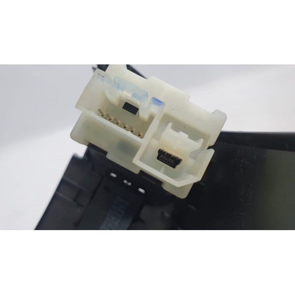 Acabamento Painel Com Entradas Usb/aux/12v Tracker 1.4t 2017