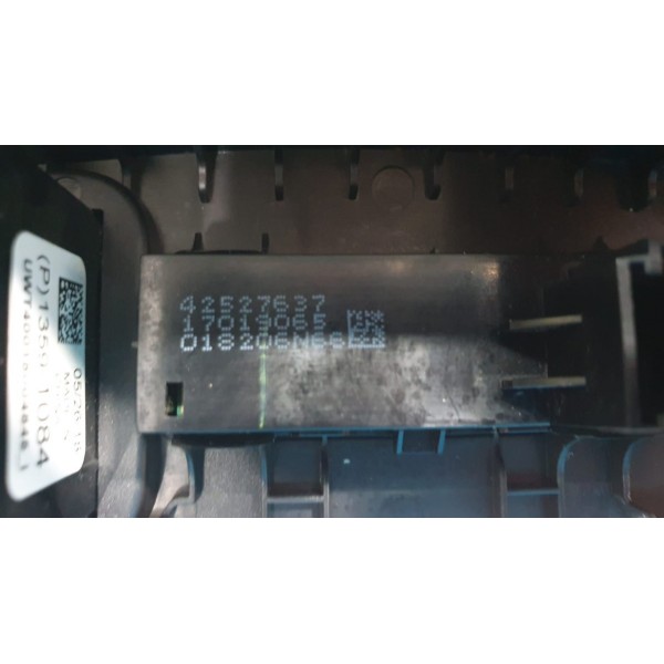 Acabamento Painel Com Entradas Usb/aux/12v Tracker 1.4t 2017