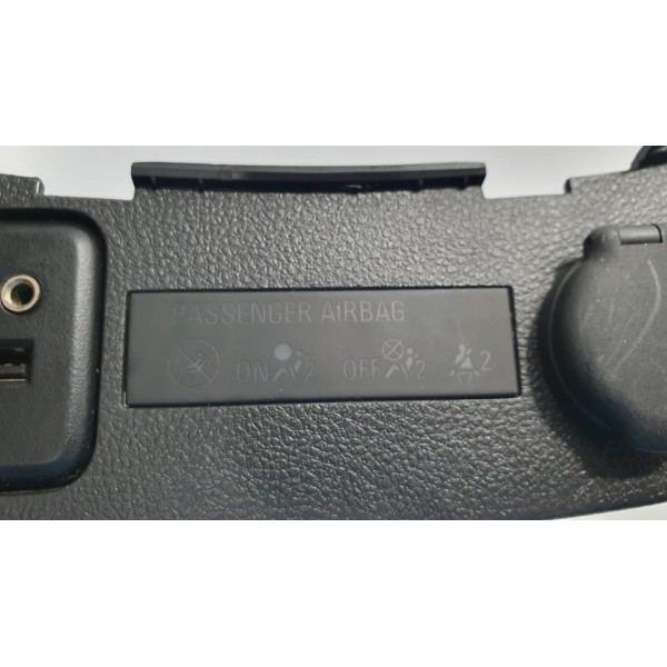 Acabamento Painel Com Entradas Usb/aux/12v Tracker 1.4t 2017