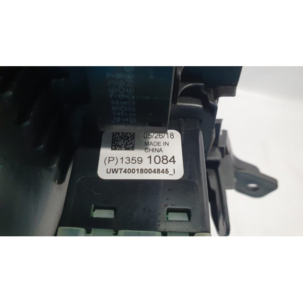 Acabamento Painel Com Entradas Usb/aux/12v Tracker 1.4t 2017