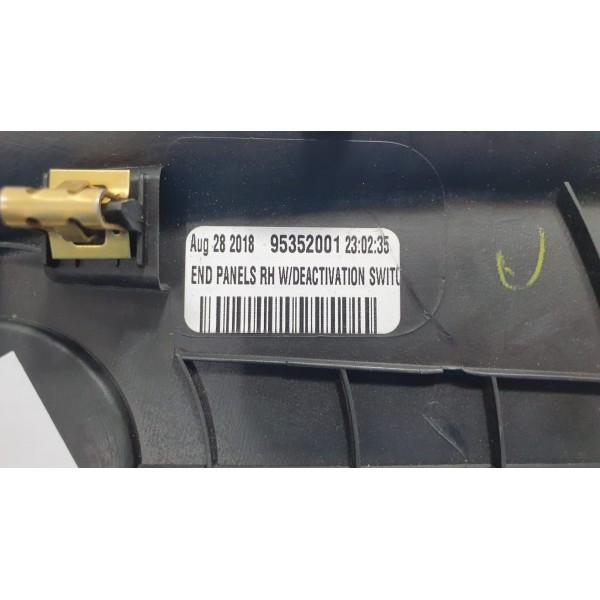 Acabamento Painel L/direito Gm Chevrolet Tracker 1.4t 2017