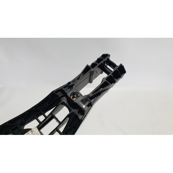 Suporte Maçaneta Dianteira Direita Chevrolet Tracker 1.4t 17 Preto