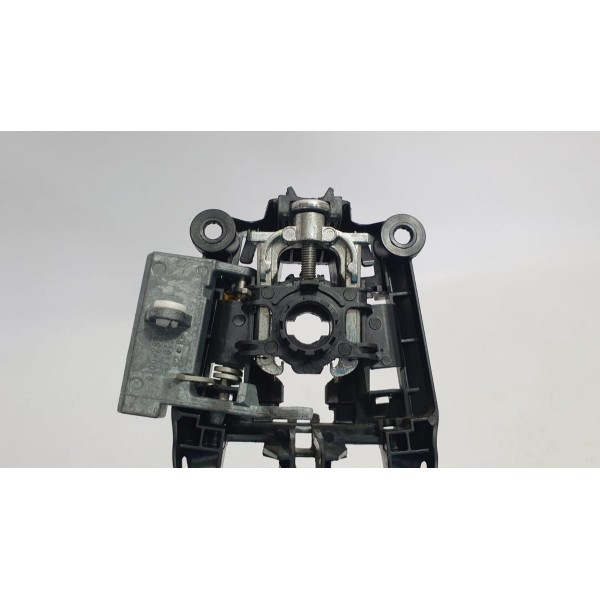 Suporte Maçaneta Dianteira Direita Chevrolet Tracker 1.4t 17 Preto