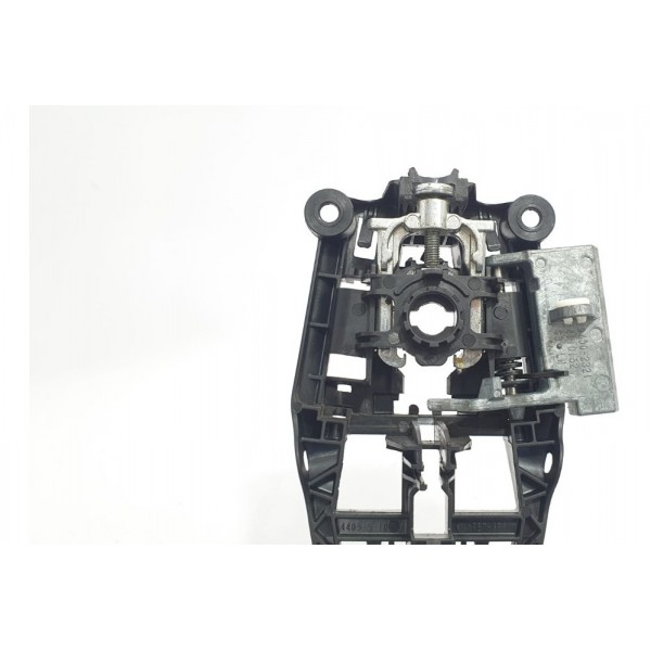 Suporte Maçaneta Traseira Esquerda Chevrolet Tracker 1.4t 17 Preto