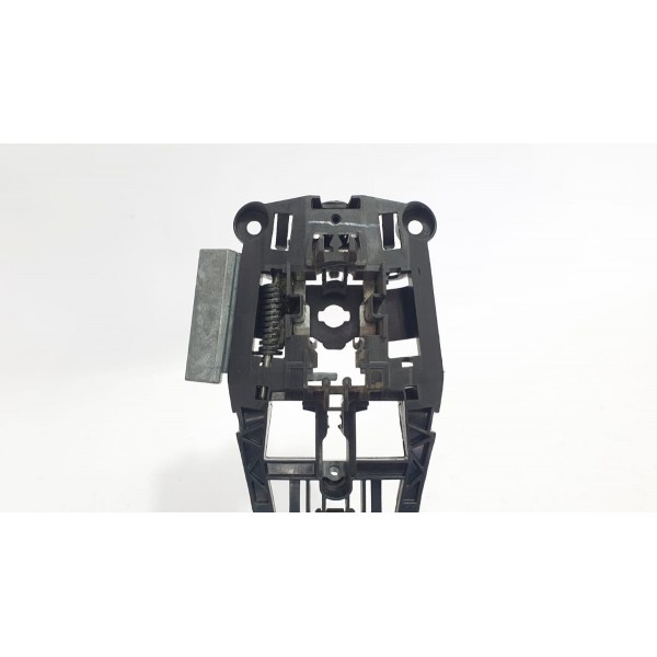 Suporte Maçaneta Traseira Esquerda Chevrolet Tracker 1.4t 17 Preto