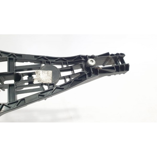 Suporte Maçaneta Traseira Esquerda Chevrolet Tracker 1.4t 17 Preto