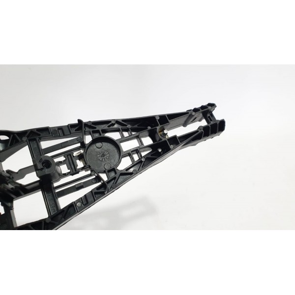 Suporte Maçaneta Traseira Esquerda Chevrolet Tracker 1.4t 17 Preto