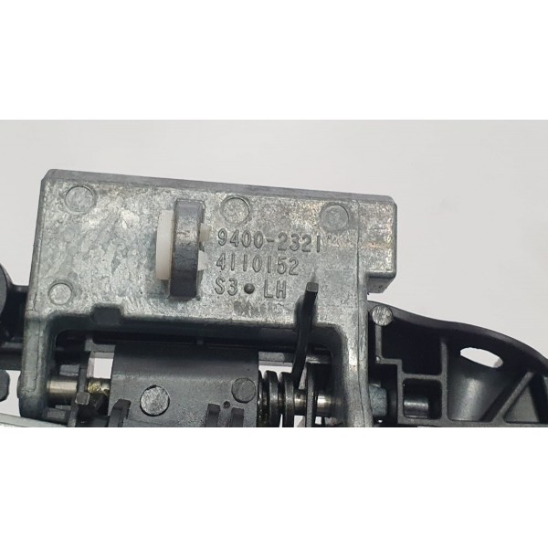 Suporte Maçaneta Traseira Esquerda Chevrolet Tracker 1.4t 17 Preto