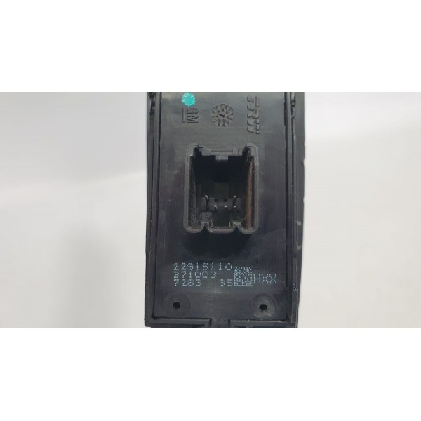 Botão Vidro Elétrico Com Moldura Tras Esq Tracker 1.4t 2017