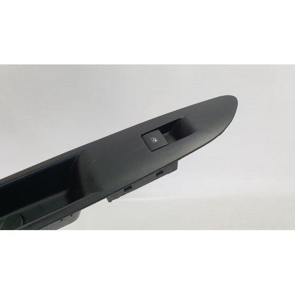 Botão Vidro Elétrico Com Moldura Tras Esq Tracker 1.4t 2017