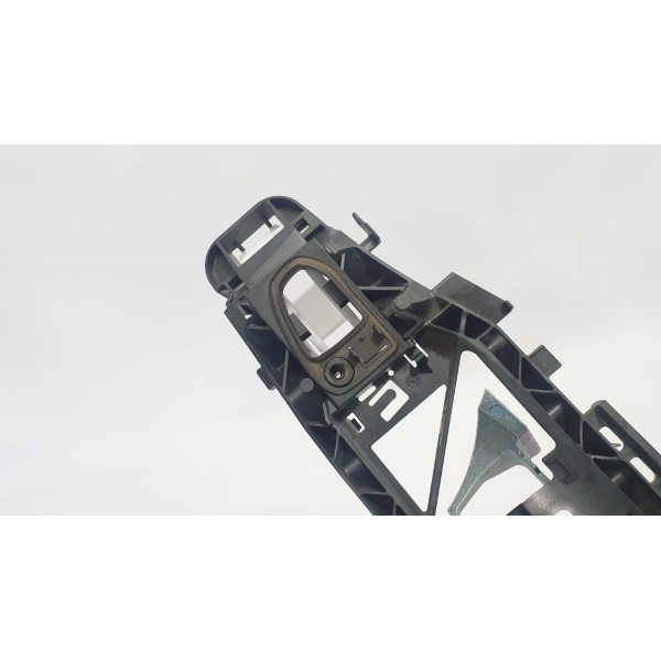 Suporte Maçaneta Dianteiro Direito Mercedes Benz C180 2017 - Preto