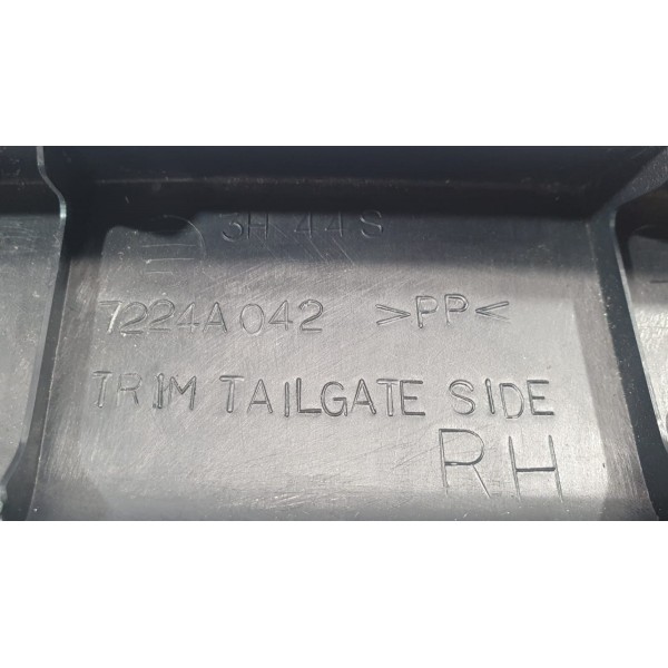 Acabamento Coluna Direito Porta-malas Mitsubishi Lancer 2012