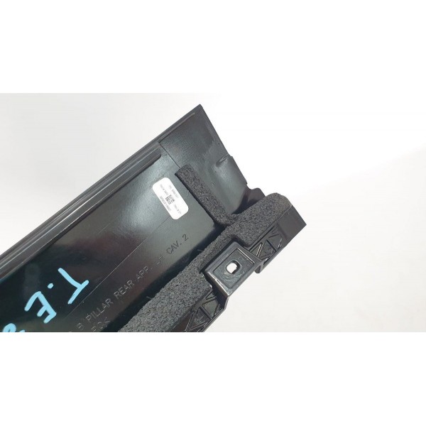 Aplique Coluna Porta Tras Esq Gm Equinox Premier 1.5 2022 - Preto