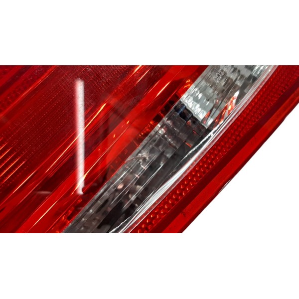 Lanterna Tampa Direita Touareg V8 2014  Direito Vermelho