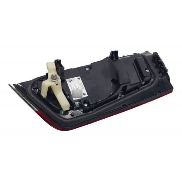 Lanterna Tampa Traseira Esquerda Bmw 320i M Sport 2022 Esquerdo Vermelho