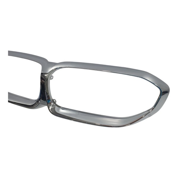 Moldura Cromada (arranhada) Bmw 320i M Sport 2022   Prata